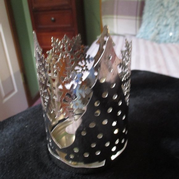 Bath & Body Works/Slatkin & Co Small Metal Tree & Snowflake Candle Holder - Picture 3 of 6